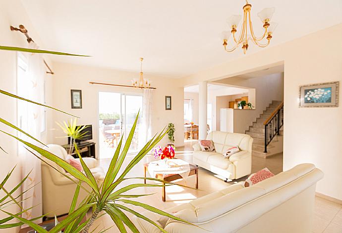 Open-plan living room with sofas, dining area, kitchen, WiFi internet, satellite TV, DVD player, and terrace access . - Villa Regina 1 . (Photo Gallery) }}