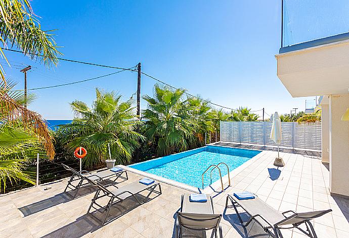 Private pool and terrace . - Villa Starfish . (Galería de imágenes) }}