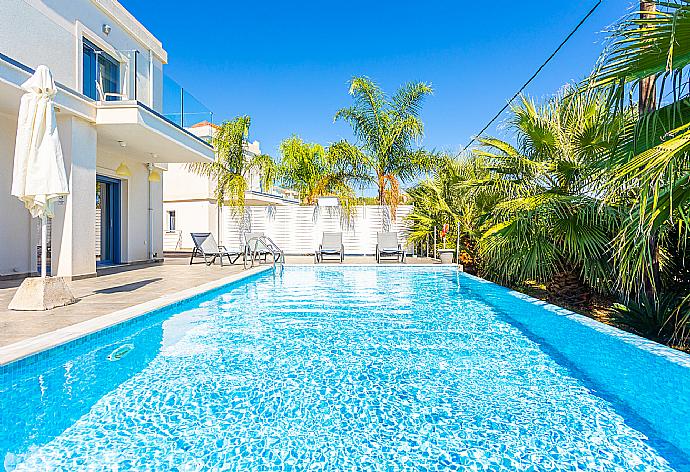 Private pool and terrace . - Villa Starfish . (Galerie de photos) }}