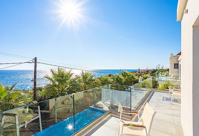 Balcony with sea views . - Villa Starfish . (Photo Gallery) }}