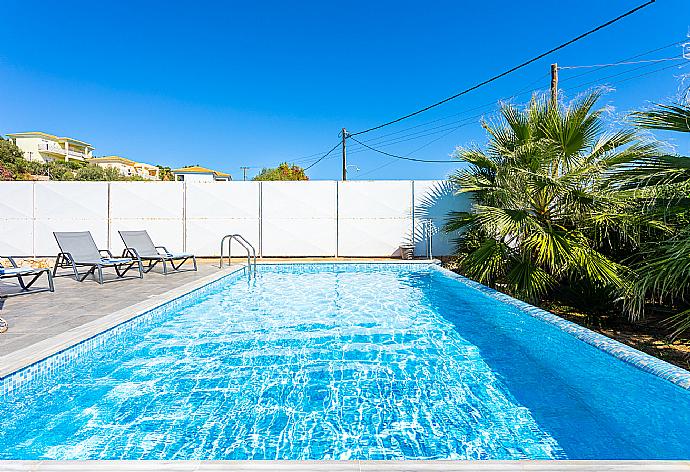 Private pool and terrace . - Villa Seahorse . (Galería de imágenes) }}