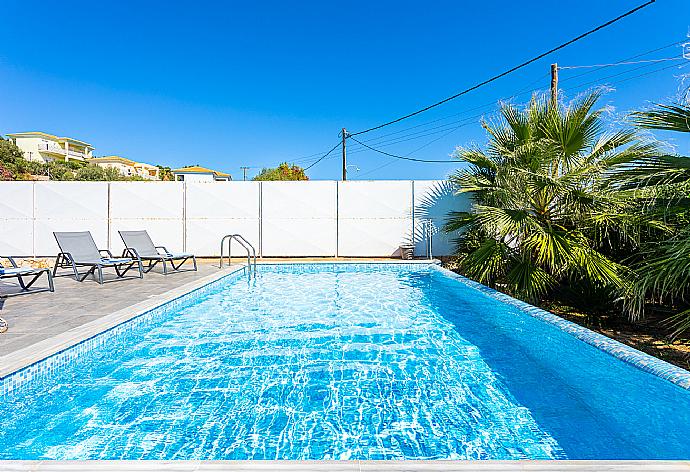 Private pool and terrace . - Villa Seahorse . (Fotogalerie) }}