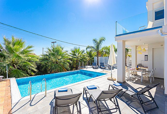 Private pool and terrace . - Villa Seahorse . (Fotogalerie) }}