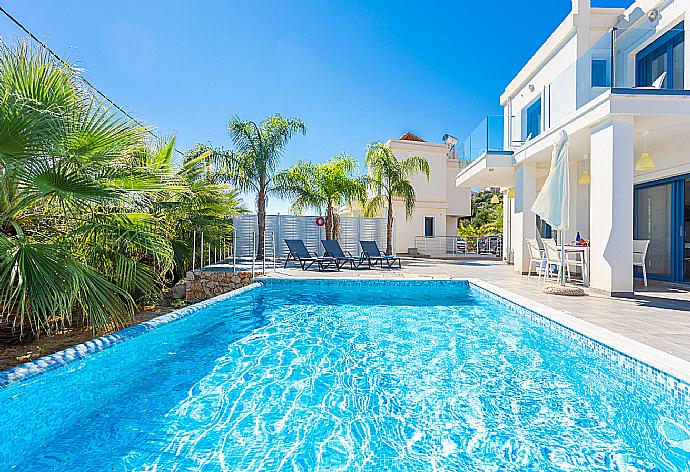 Private pool and terrace . - Villa Seahorse . (Fotogalerie) }}