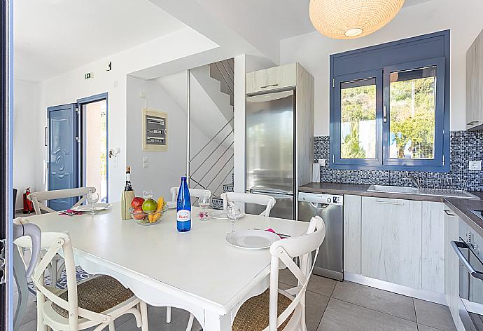 Equipped kitchen . - Villa Seahorse . (Fotogalerie) }}