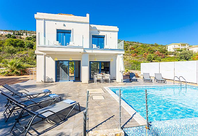 Beautiful villa with private pool and terrace . - Villa Seahorse . (Галерея фотографий) }}
