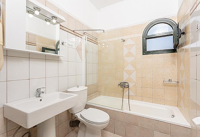 En suite bathroom with bath and shower . - Alexander . (Галерея фотографий) }}