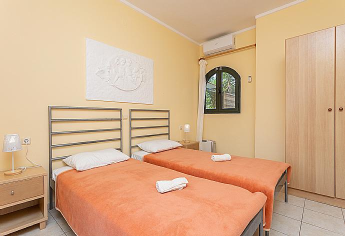 Twin bedroom with A/C, sea views, and terrace access . - Alexander . (Galleria fotografica) }}