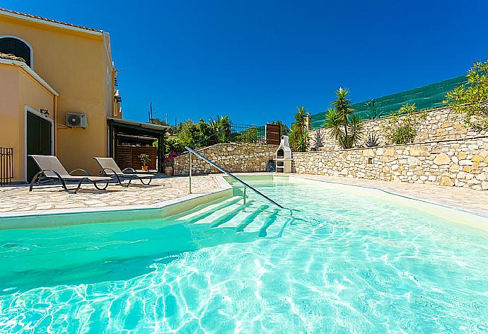 Beautiful villa with private pool and terrace  . - Alexander . (Galleria fotografica) }}