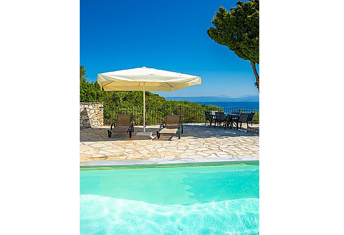 Private pool and terrace with panoramic sea views . - Alexander . (Galleria fotografica) }}