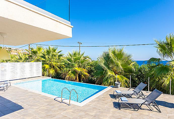 Private pool and terrace . - Villa Seashell . (Fotogalerie) }}
