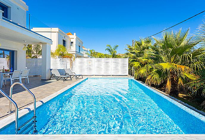 Private pool and terrace . - Villa Seashell . (Photo Gallery) }}