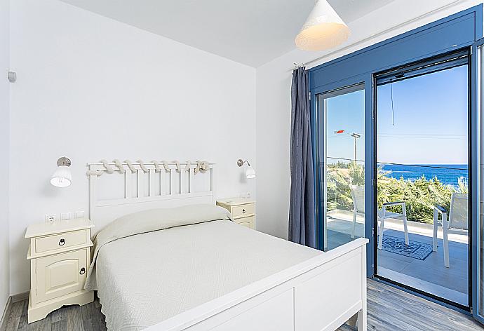 Double bedroom with A/C, sea views, and upper terrace access . - Villa Seashell . (Photo Gallery) }}