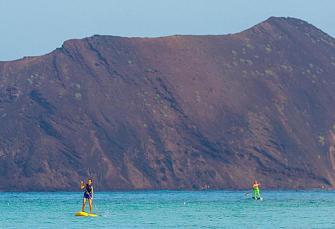 Try your hand at paddleboarding  . - Villa Remos Ocho . (Galerie de photos) }}