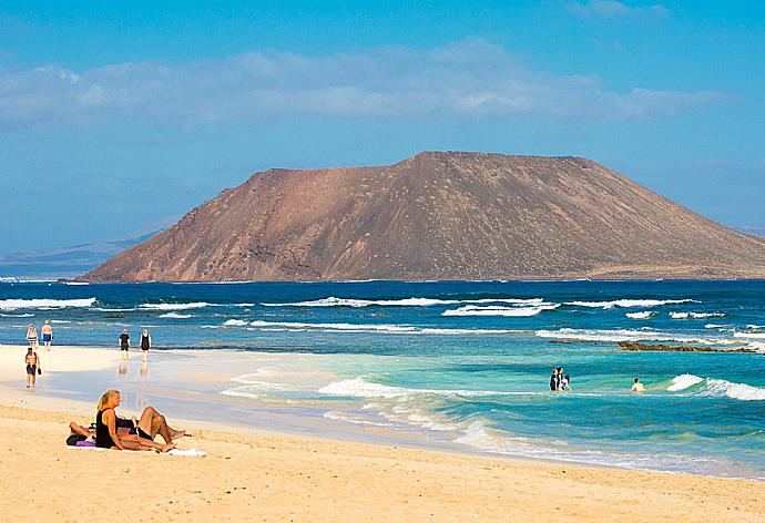 Find your own spot of sand at stunning nearby beaches . - Villa Remos Ocho . (Галерея фотографий) }}