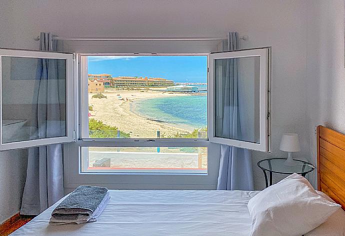 Twin bedroom with beautiful view  . - Villa Remos Ocho . (Galerie de photos) }}