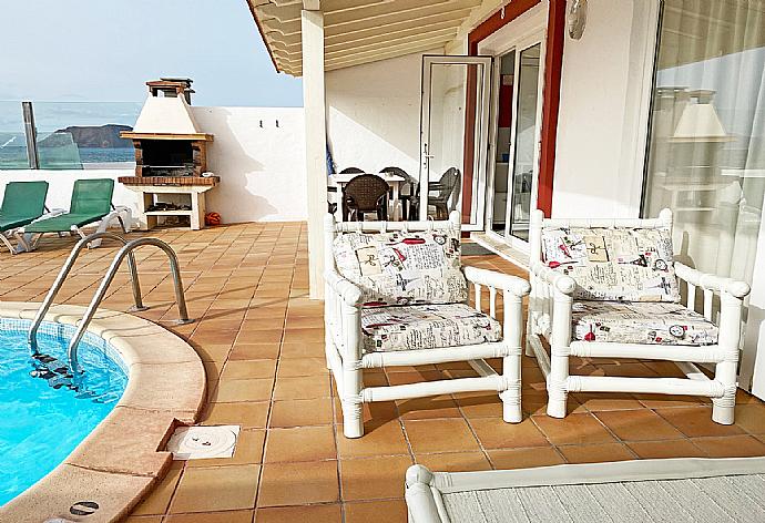 Sheltered patio  with outdoor BBQ . - Villa Remos Ocho . (Galleria fotografica) }}