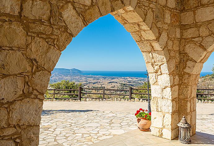 Sheltered terrace . - Villa Heaven . (Fotogalerie) }}