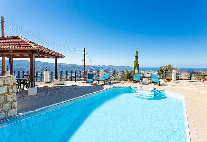 Private pool and terrace with panoramic sea views . - Villa Heaven . (Fotogalerie) }}