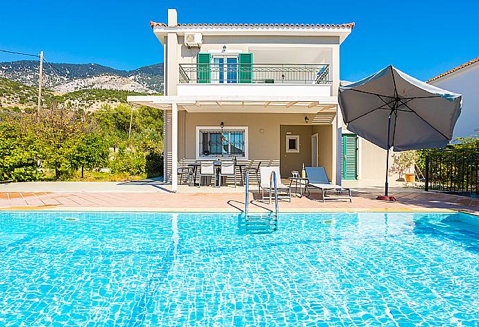 Beautiful villa with private pool and terrace with sea views . - Villa Erasmia . (Photo Gallery) }}