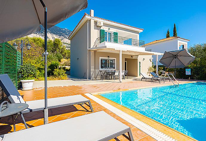 Beautiful villa with private pool and terrace with sea views . - Villa Erasmia . (Galleria fotografica) }}