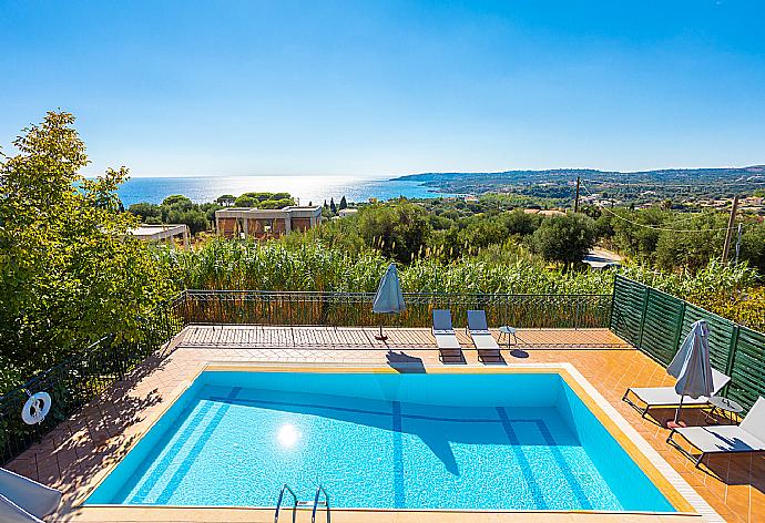 View from upper terrace . - Villa Erasmia . (Fotogalerie) }}