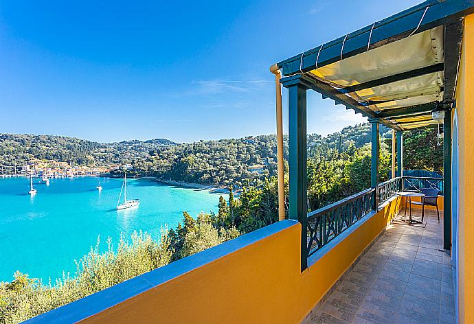 Terrace area with sea views . - Thanasis . (Fotogalerie) }}