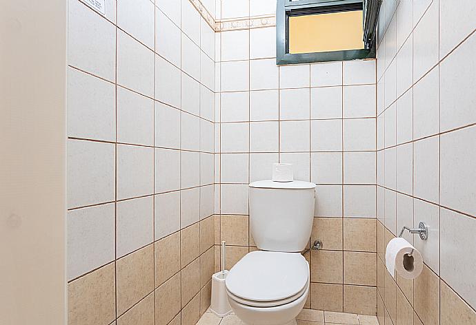 Family bathroom with shower . - Thanasis . (Fotogalerie) }}