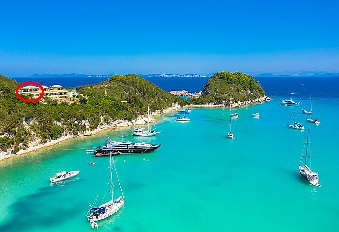 Aerial view of Faros showing location of Thanasis . - Thanasis . (Galerie de photos) }}