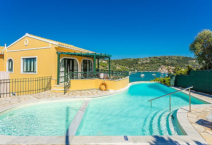 Beautiful villa with private pool and terrace with sea views . - Thanasis . (Galleria fotografica) }}