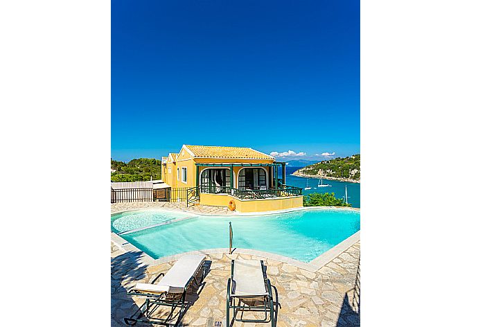 Beautiful villa with private pool and terrace with sea views . - Thanasis . (Galleria fotografica) }}