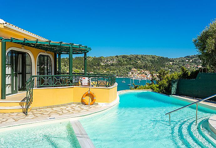 Beautiful villa with private pool and terrace with sea views . - Thanasis . (Fotogalerie) }}