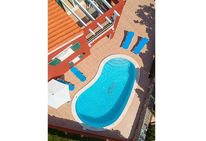 Aerial view of pool . - Villa Cala Galdana 7 . (Fotogalerie) }}