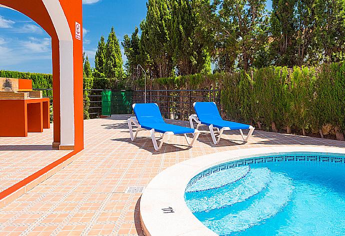 Private pool and terrace with BBQ area . - Villa Cala Galdana 7 . (Галерея фотографий) }}
