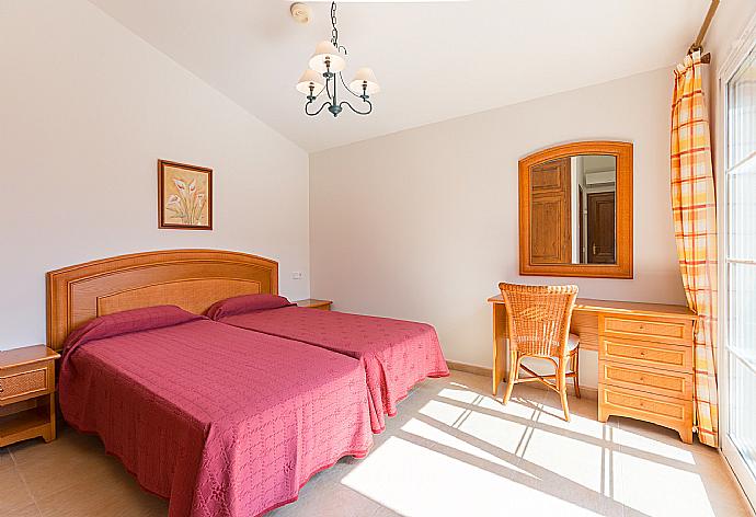 Twin bedroom with A/C and balcony access . - Villa Cala Galdana 7 . (Галерея фотографий) }}