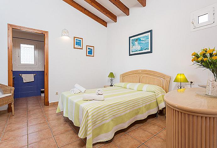 Double bedroom with en suite bathroom and balcony access . - Casa Anna . (Photo Gallery) }}