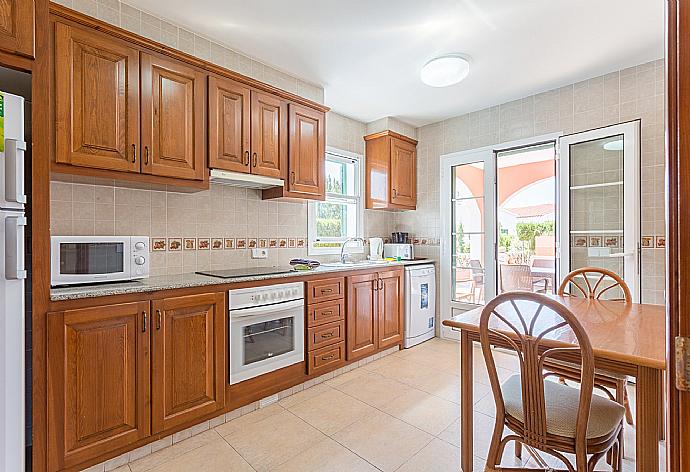Equipped kitchen with dining area . - Villa Cala Galdana 8 . (Photo Gallery) }}