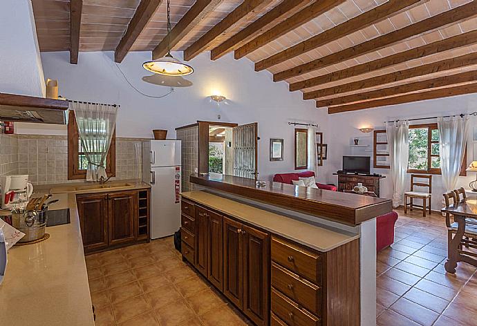 Equipped kitchen and open plan dining area . - Font Xica . (Galleria fotografica) }}