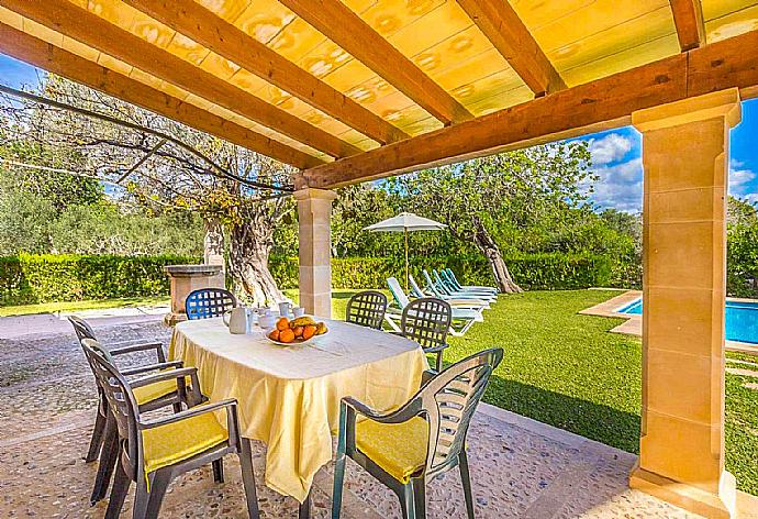 Outdoor sheltered patio . - Font Xica . (Fotogalerie) }}