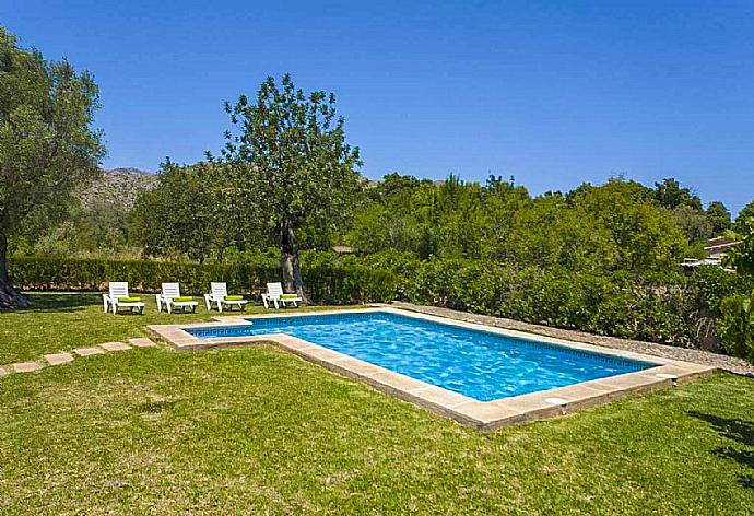 Private pool with terrace and garden area . - Font Xica . (Fotogalerie) }}