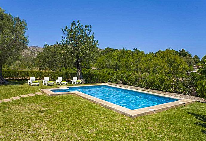 Private pool with terrace and garden area . - Font Xica . (Galería de imágenes) }}