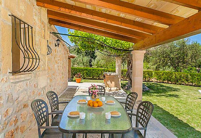 Outdoor dining area . - Font Xica . (Galleria fotografica) }}