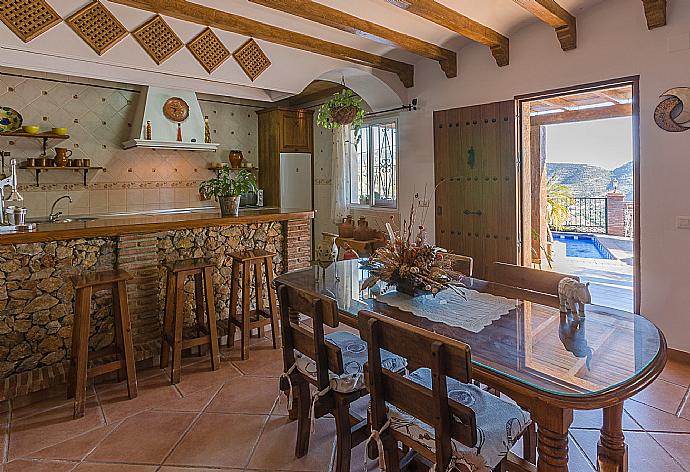 Equipped kitchen and dining area . - Villa Rosandra . (Photo Gallery) }}