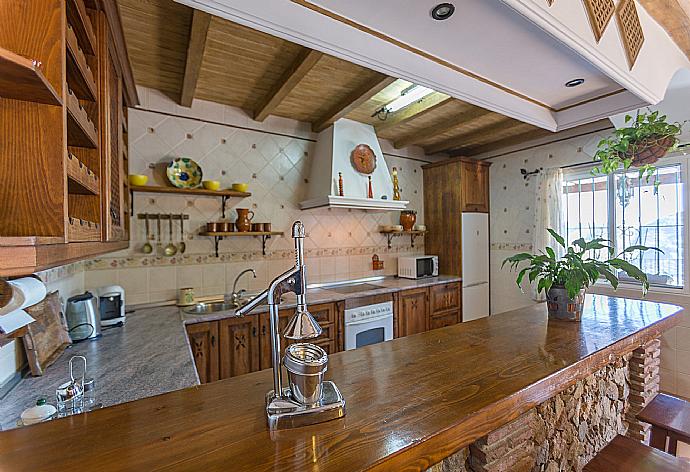 Equipped kitchen . - Villa Rosandra . (Photo Gallery) }}