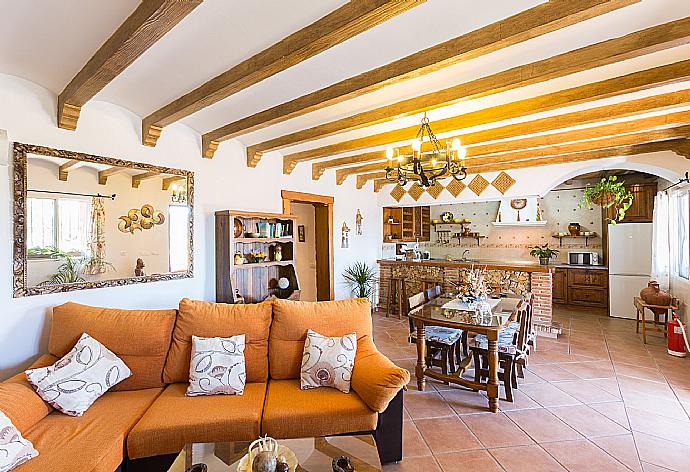 Living room with sofas, WiFi Internet, Satellite TV, DVD player, dining area and ornamental fire place. . - Villa Rosandra . (Photo Gallery) }}