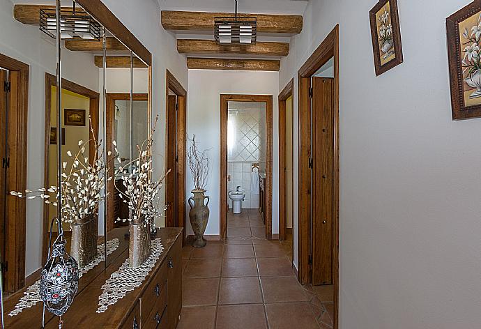 Hallway . - Villa Rosandra . (Photo Gallery) }}