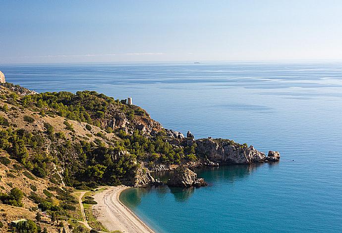 Cantarrijan coastline . - Villa Rosandra . (Photo Gallery) }}