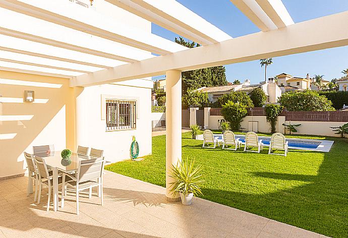 Outdoor dining area . - Villa Mijas . (Photo Gallery) }}