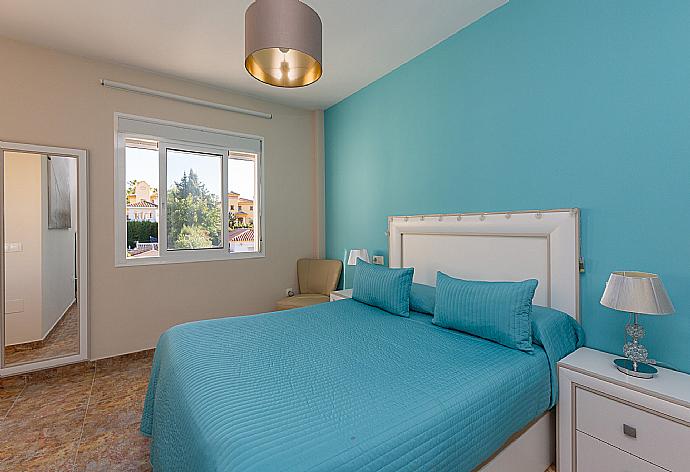Double bedroom with A/C and en suite bathroom . - Villa Mijas . (Photo Gallery) }}