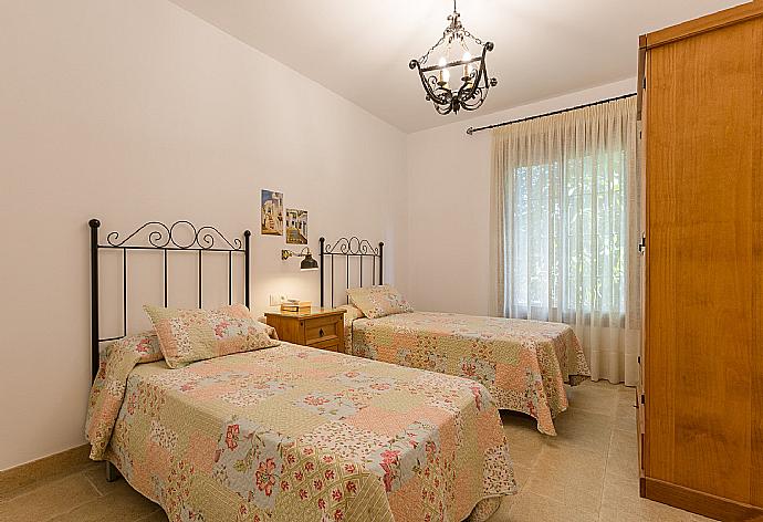 Twin bedroom with A/C . - Villa La Rambla (Oasis) . (Photo Gallery) }}